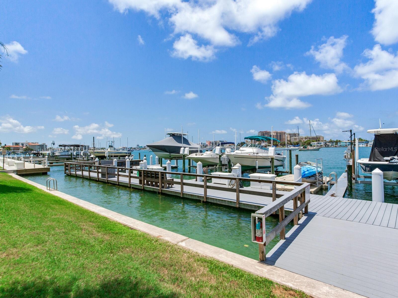 660 Island Way, FL