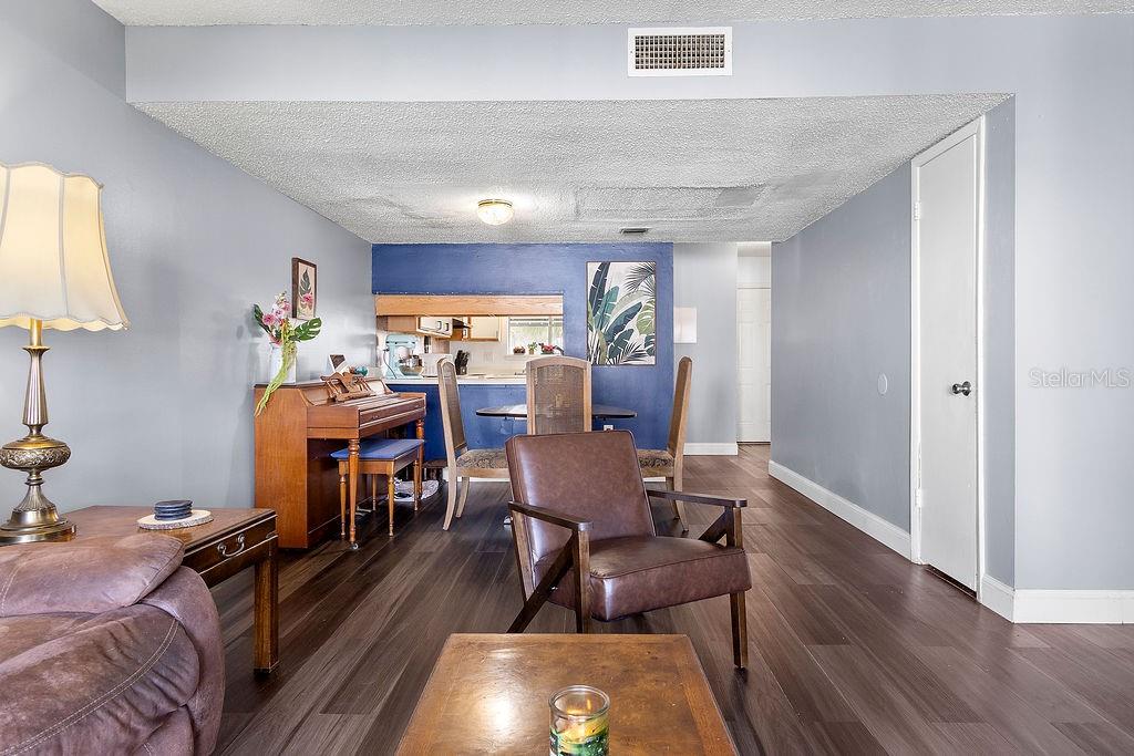 4269 Semoran Boulevard, FL