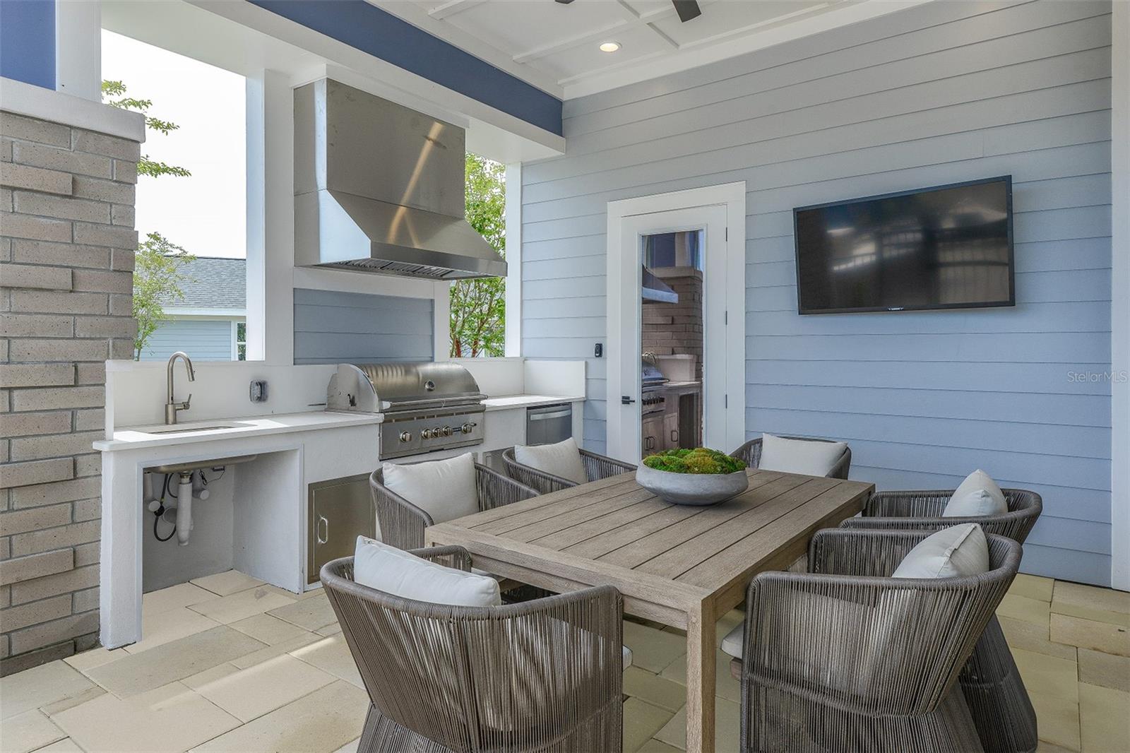 7545 Laureate Boulevard, FL