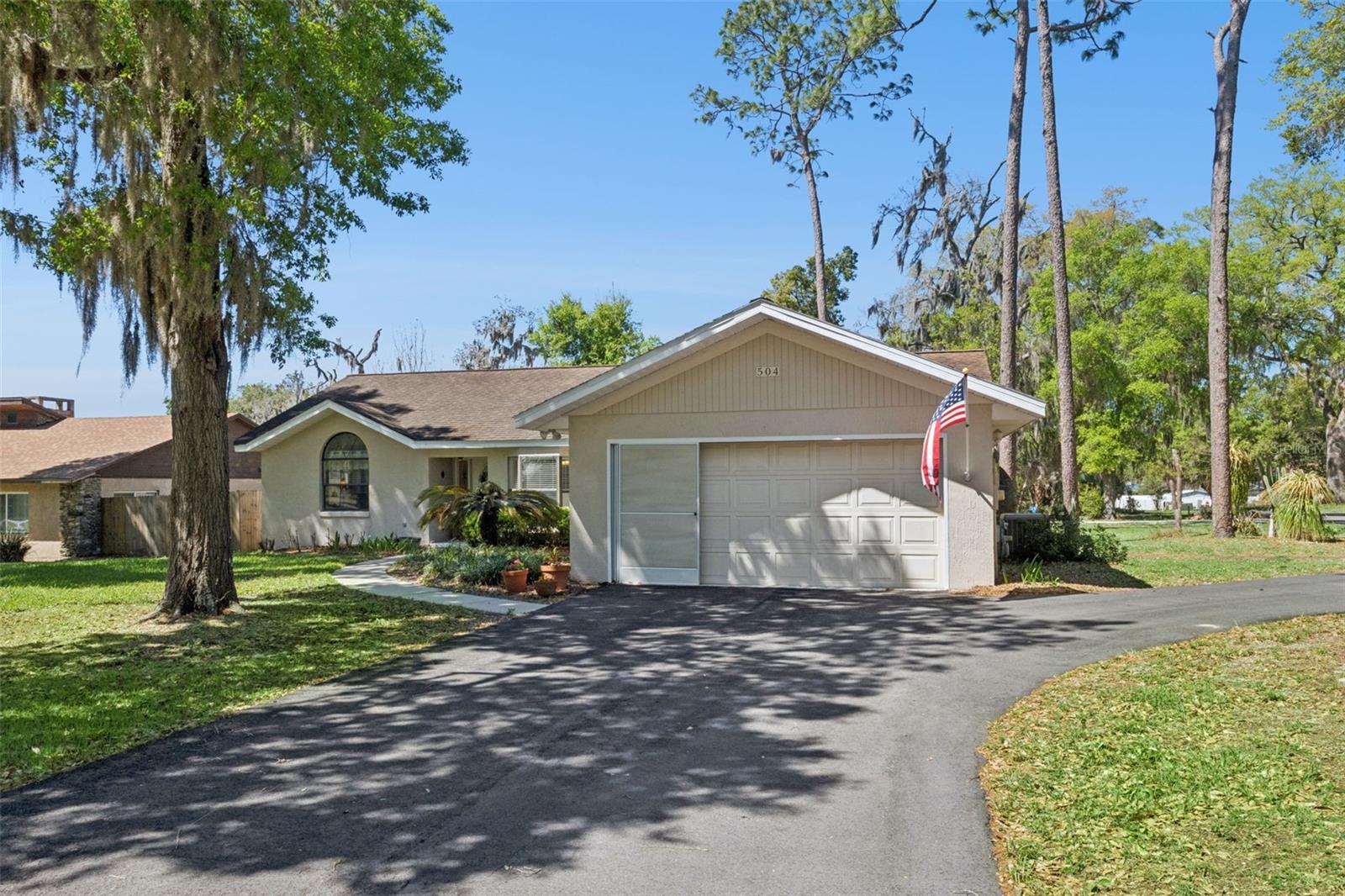 504 County Road 468, FL