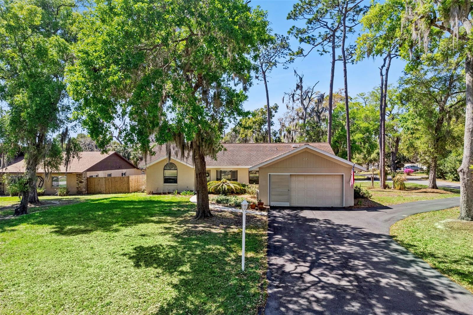 504 County Road 468, FL
