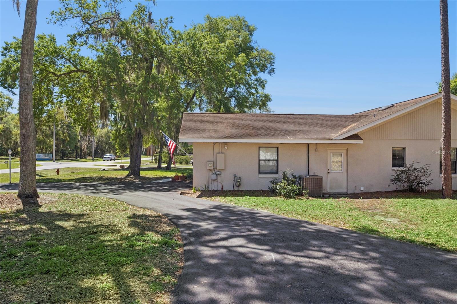 504 County Road 468, FL