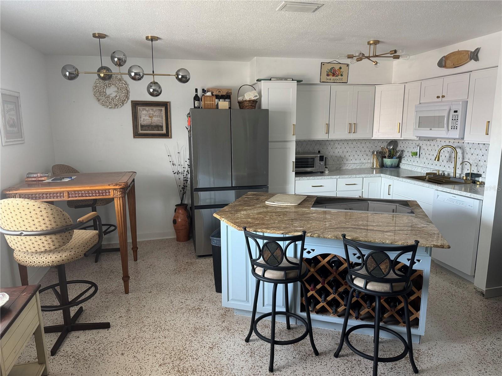 525 Manatee Court, FL
