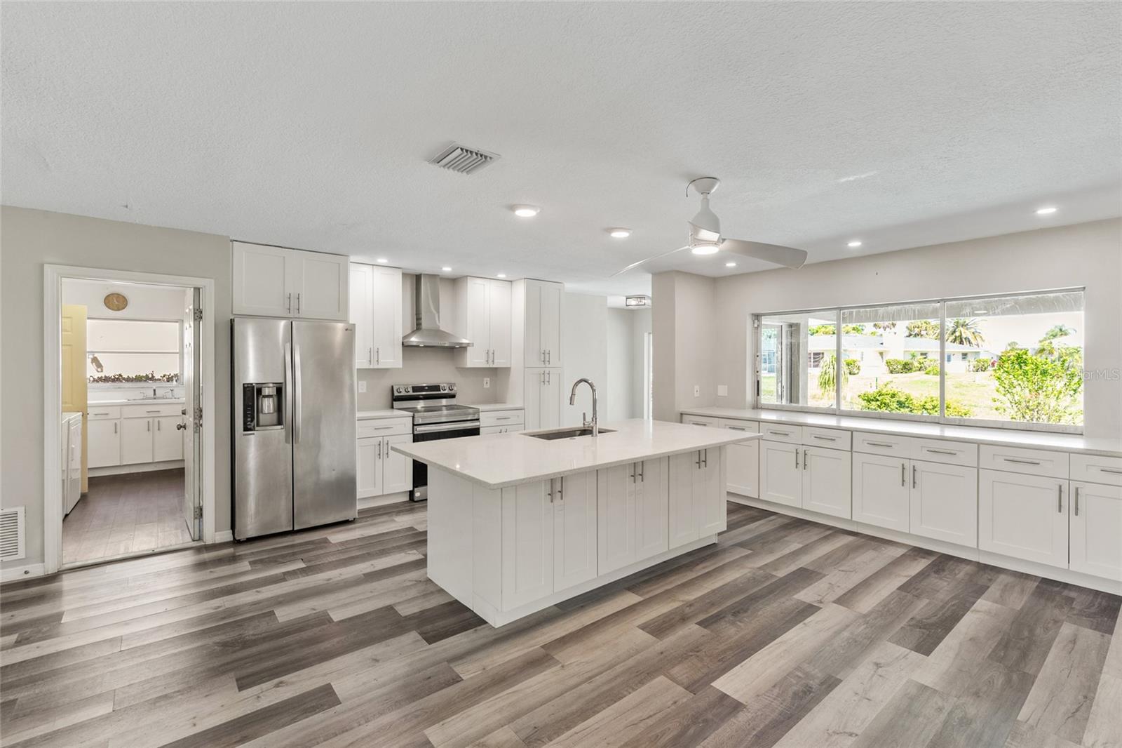 1009 Kings Court, FL