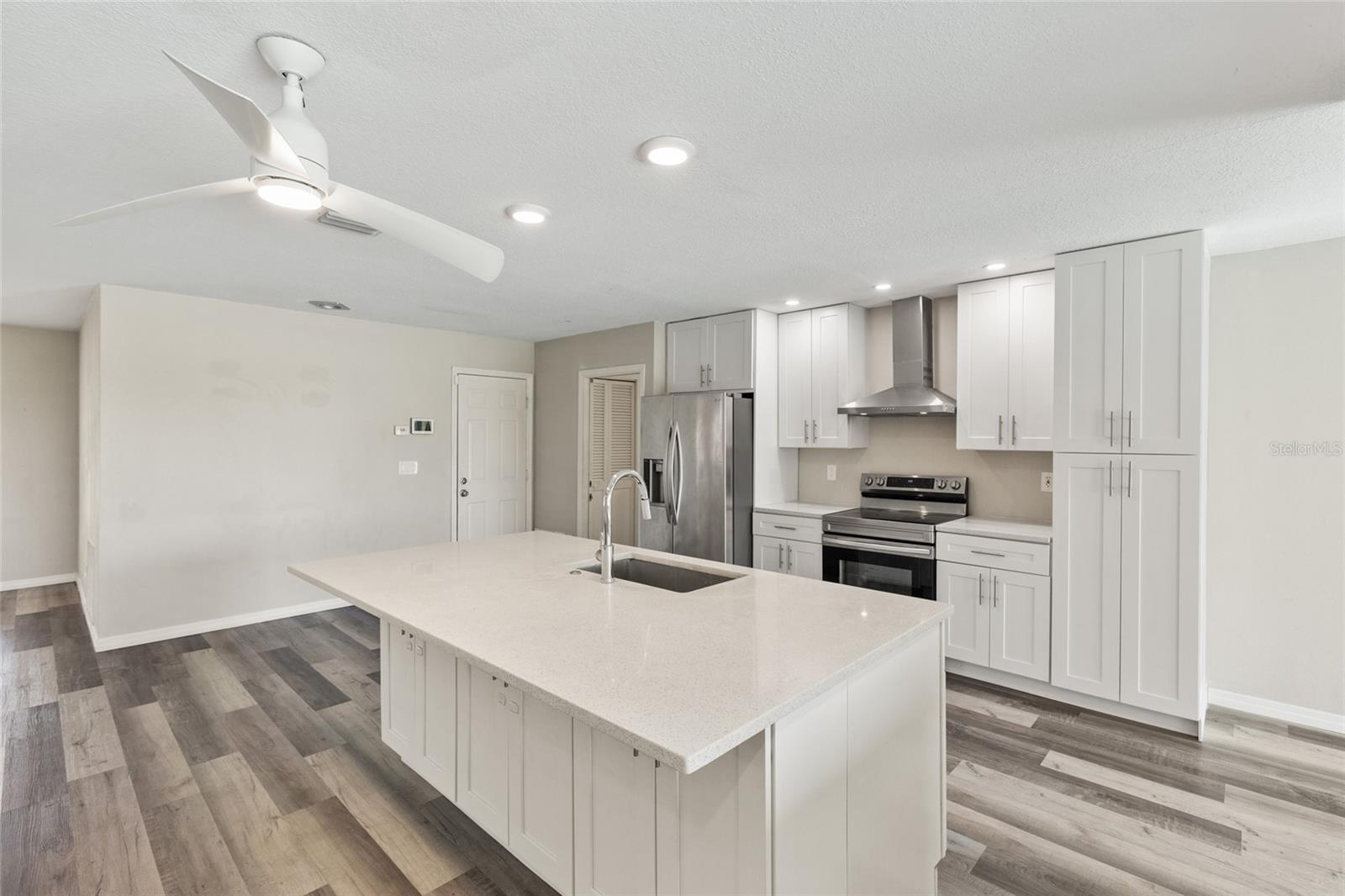1009 Kings Court, FL
