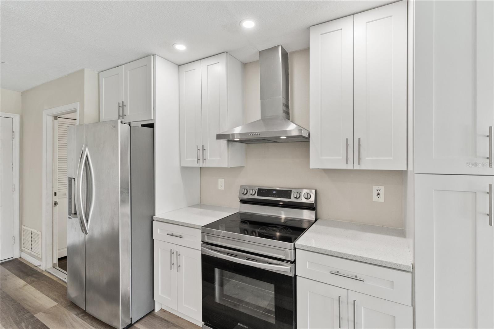 1009 Kings Court, FL