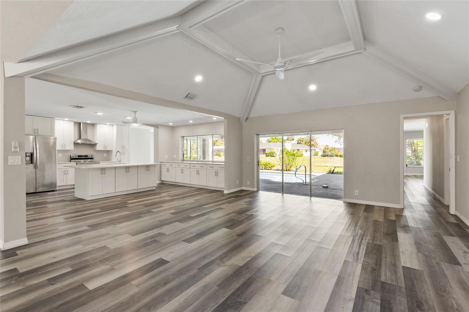 1009 Kings Court, FL