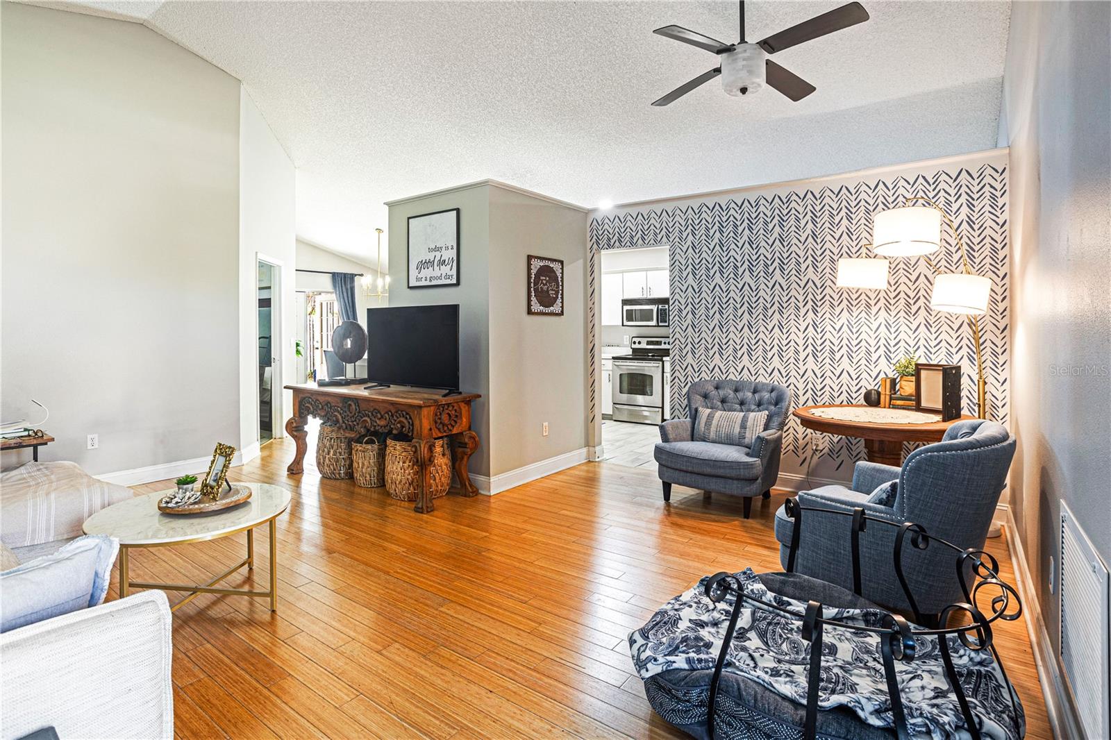 5038 Hook Hollow Circle, FL