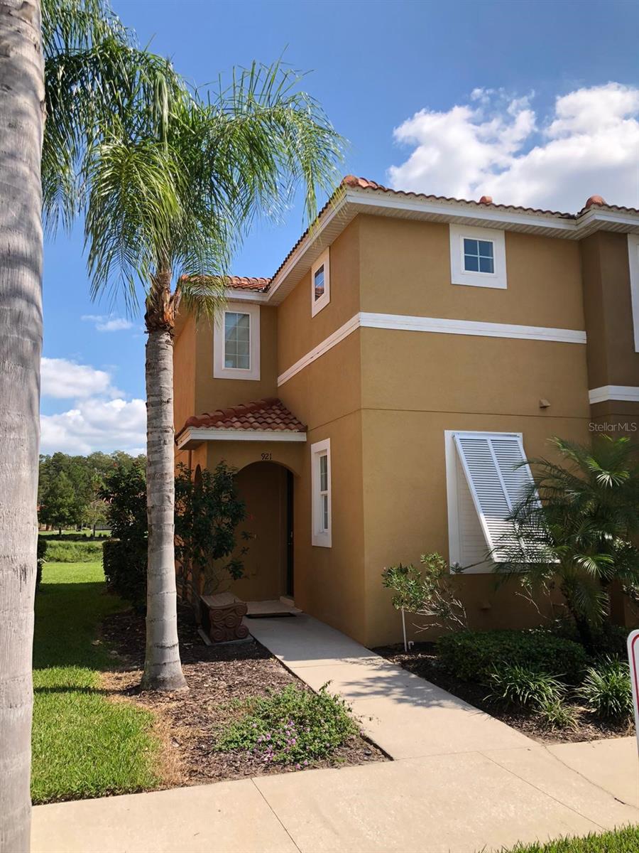921 Las Fuentes Drive, FL