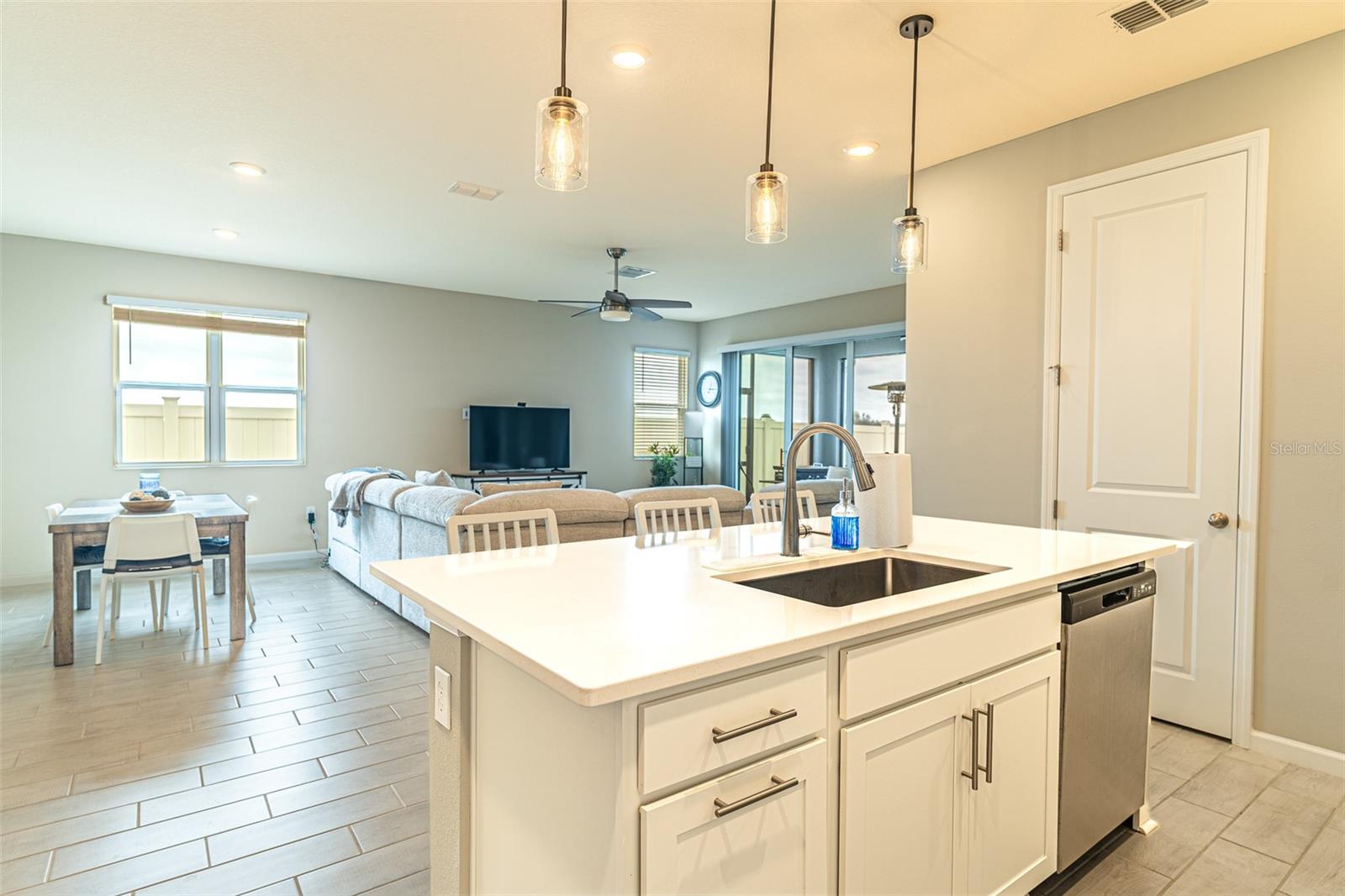 556 Hennepin Loop, FL