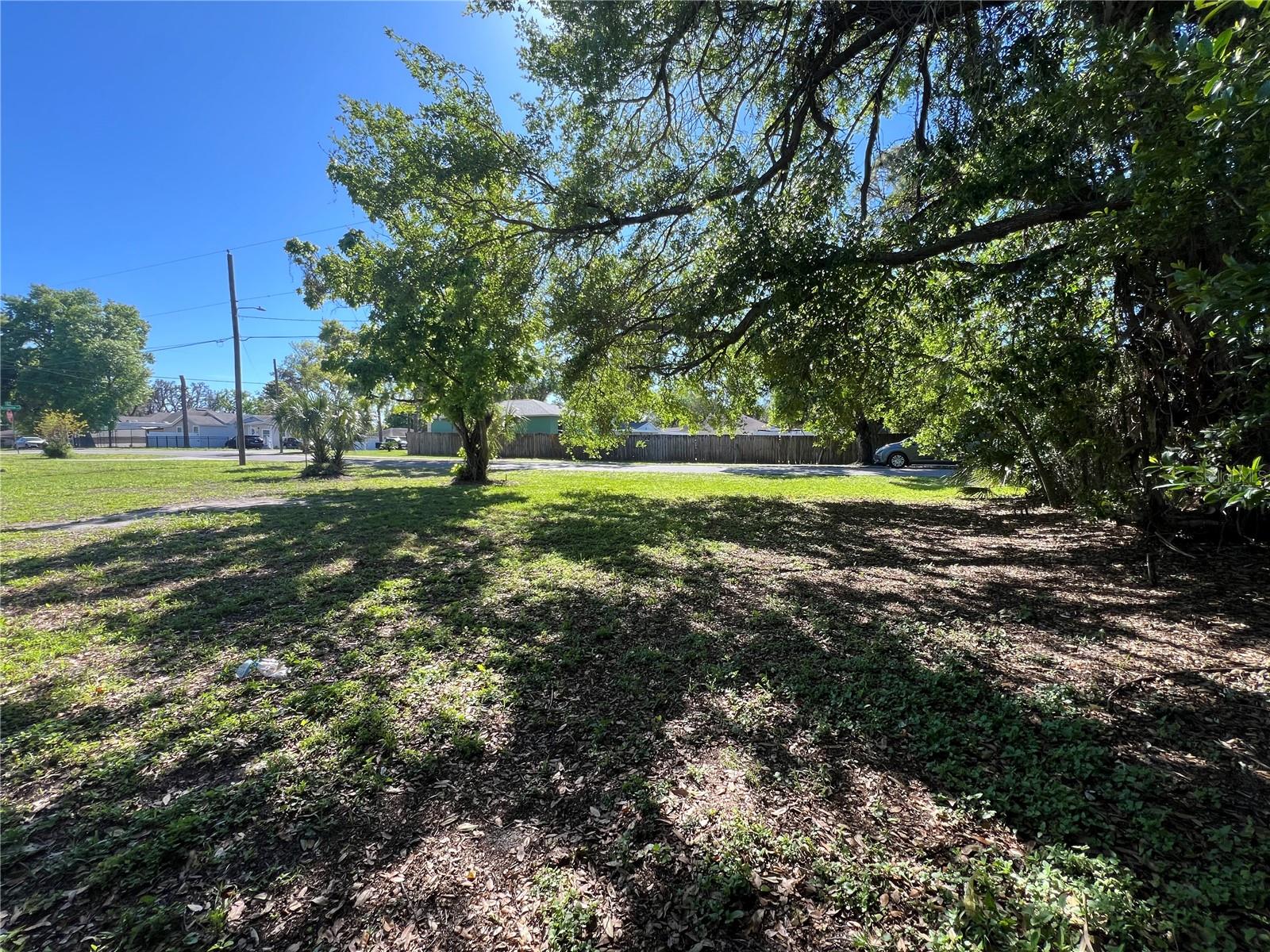 10105 16 Street, FL