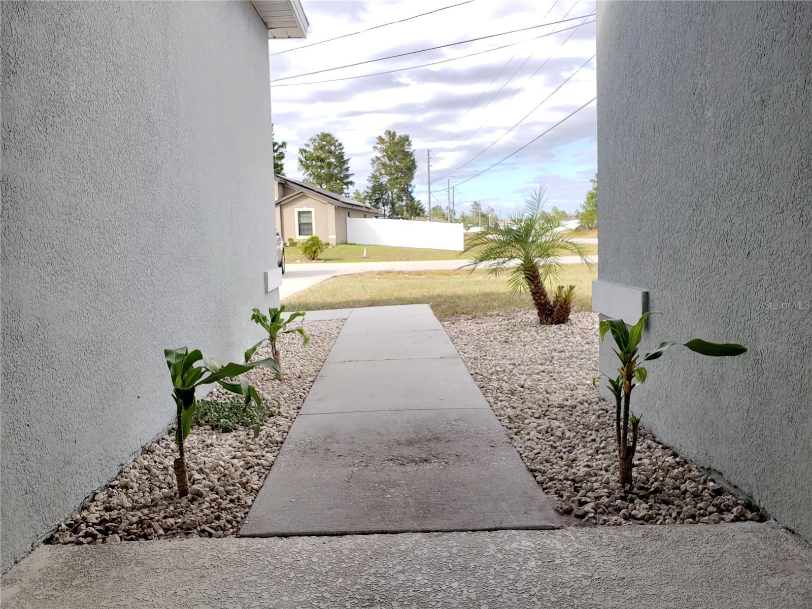 100 Sweet Pea Court, FL