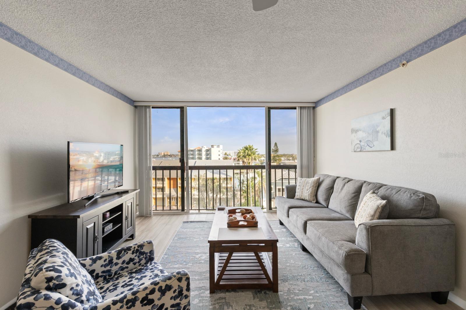 255 Dolphin Point, FL