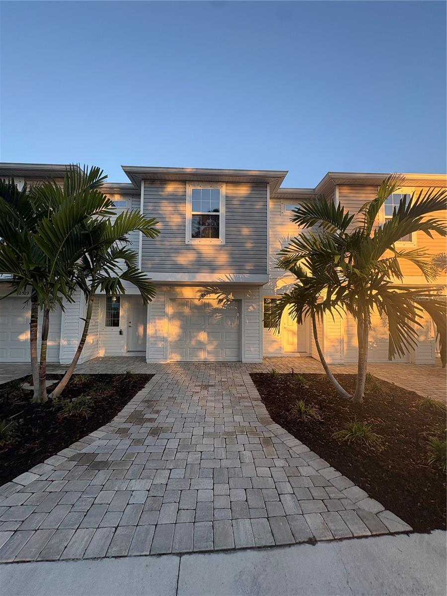 2525 6th Avenue Drive, FL