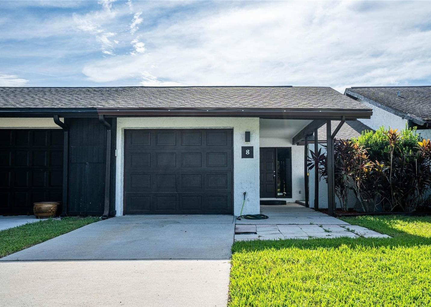 8 Huntley Court, FL