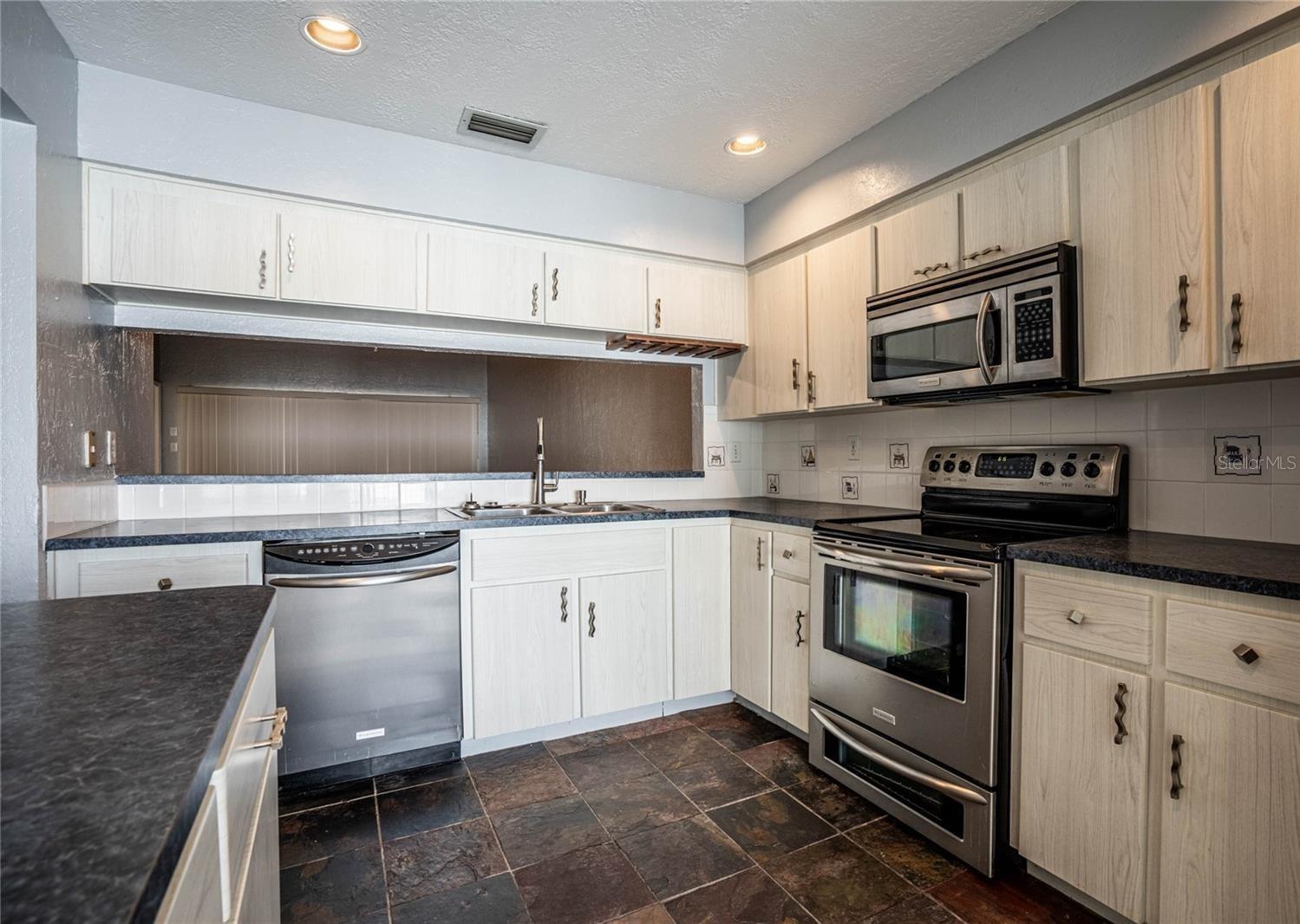 8 Huntley Court, FL