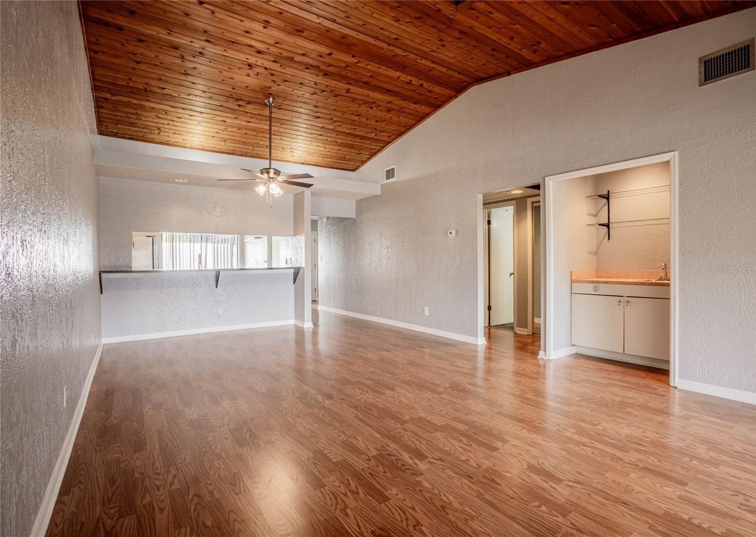 8 Huntley Court, FL