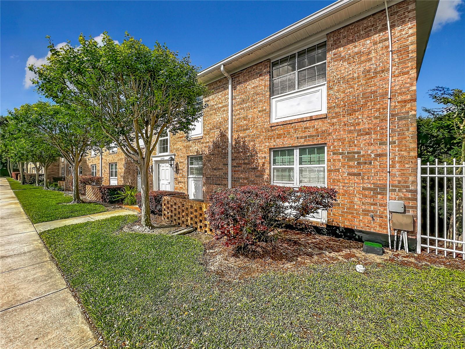 4262 Lake Underhill Road, FL