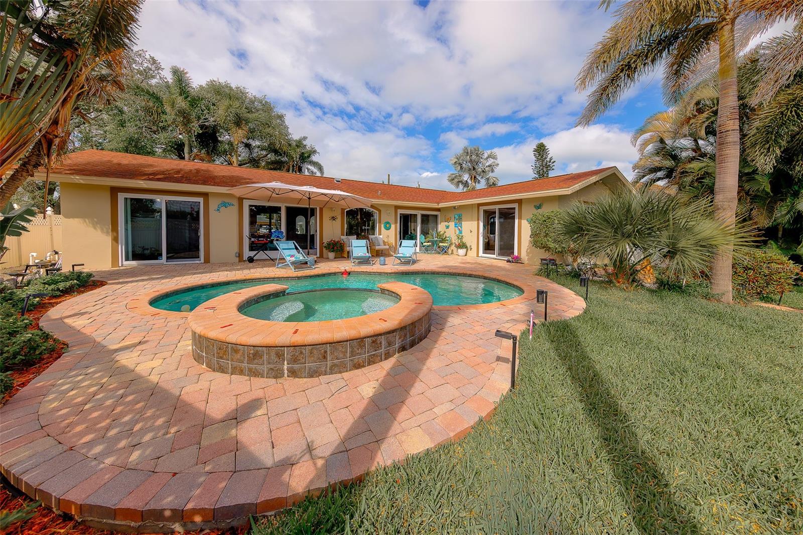 2017 Cove Drive, FL