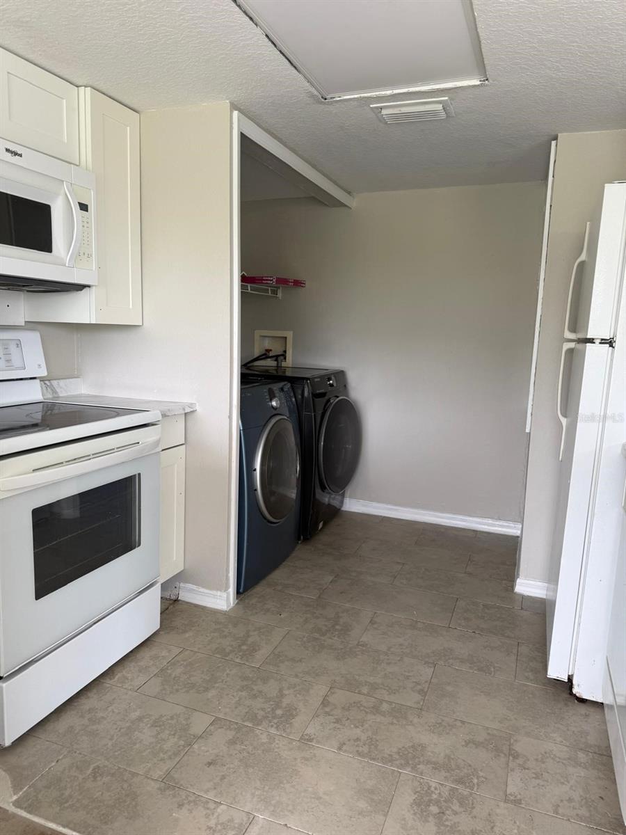 631 Washington Palm Loop, FL