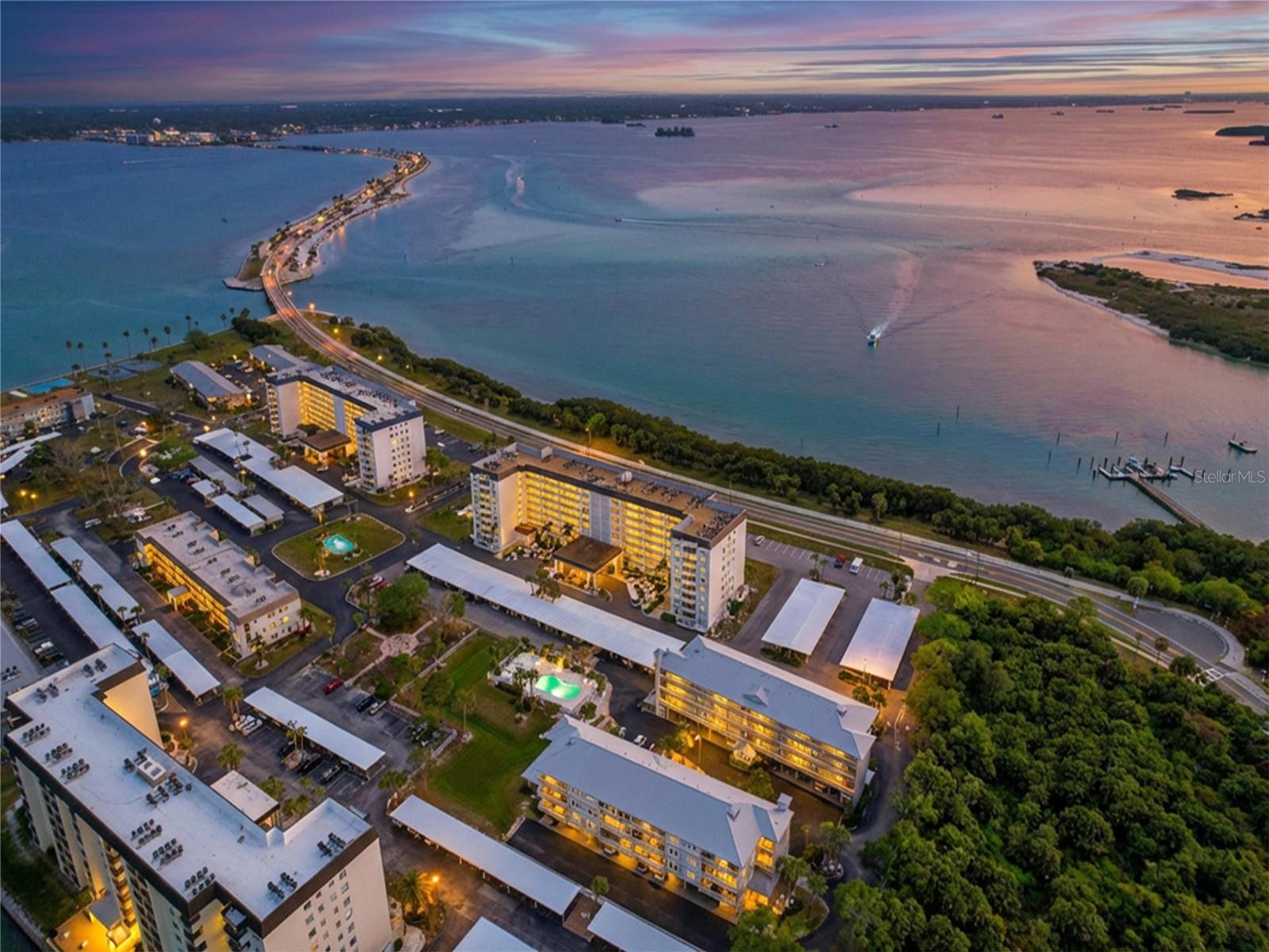 7 Island Park Place, FL