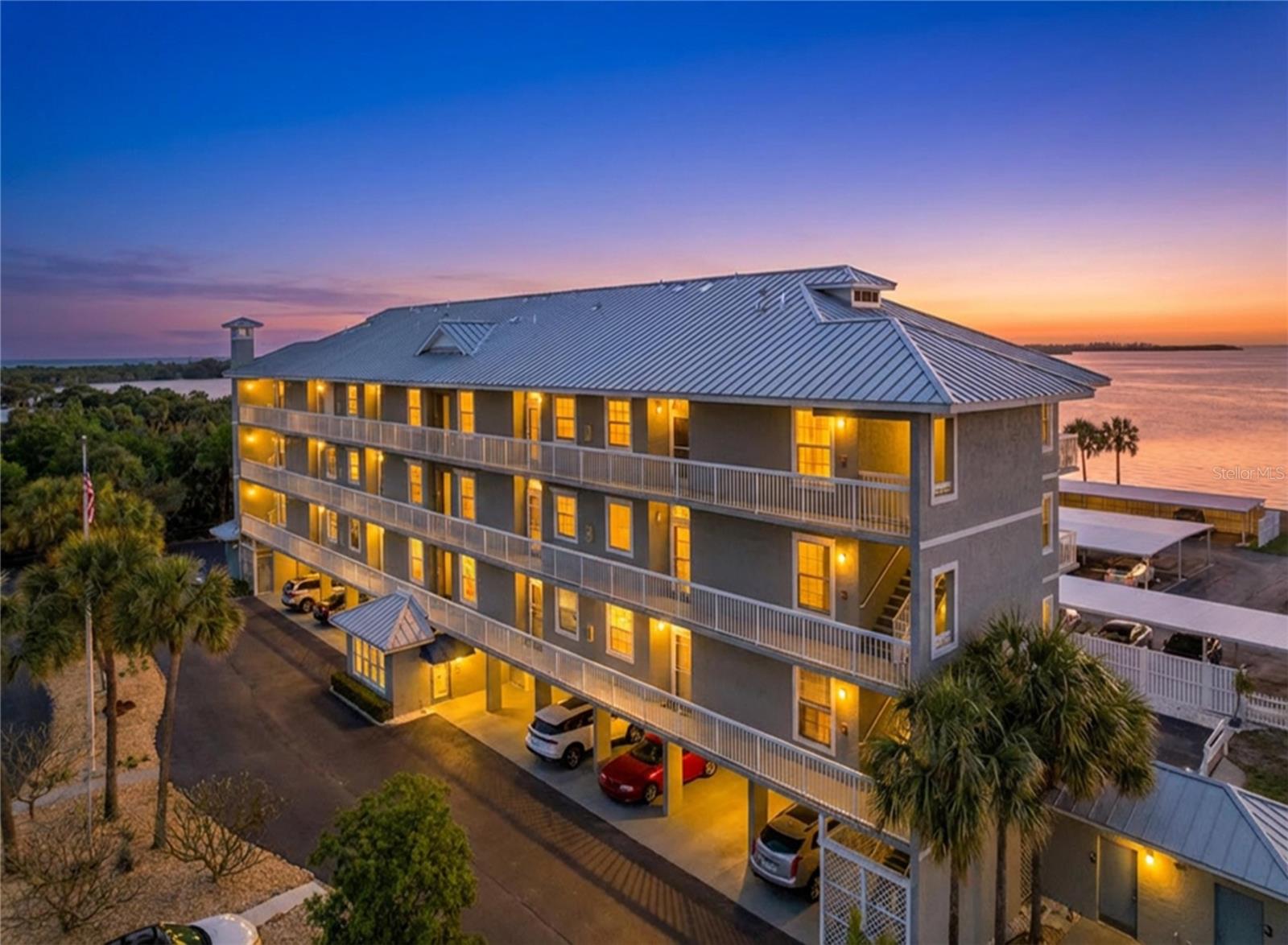 7 Island Park Place, FL