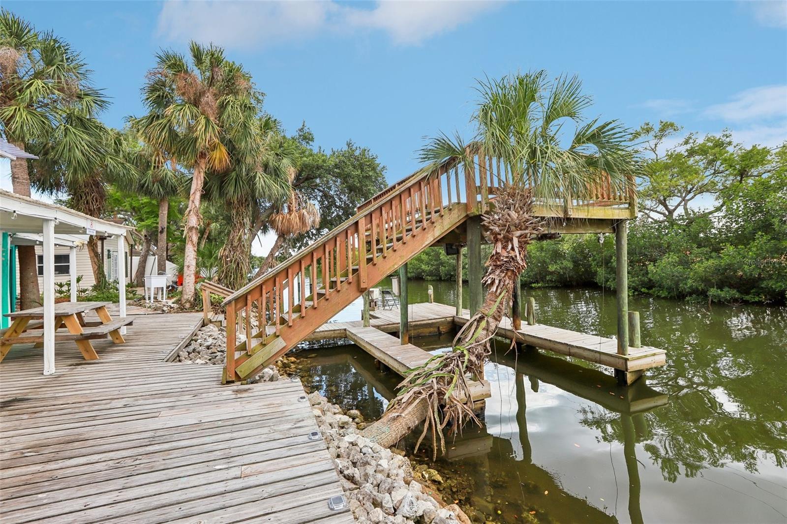 8825 Oak Street, FL