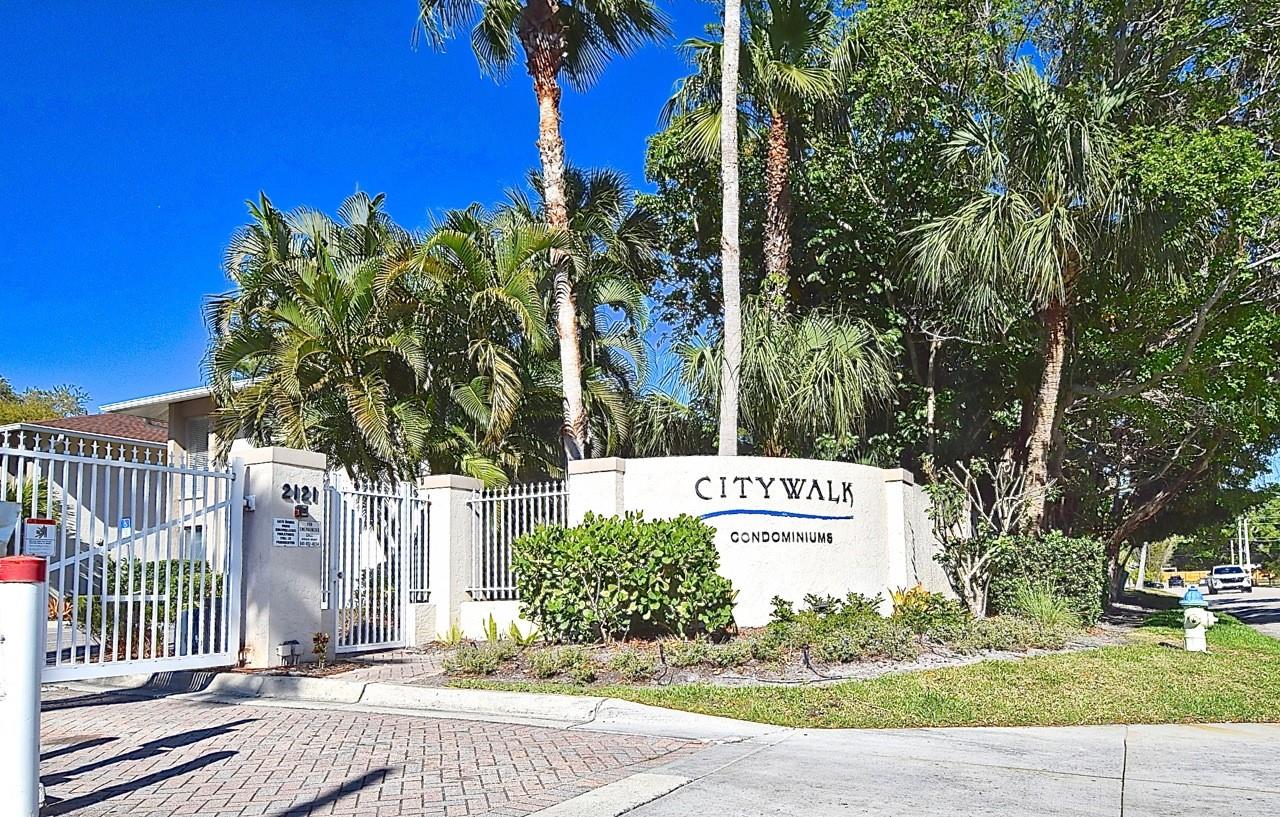 2121 Wood Street, FL