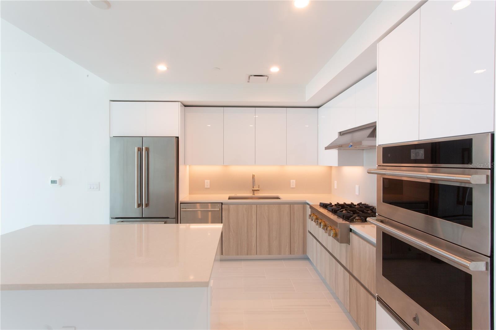 400 Central Avenue, FL