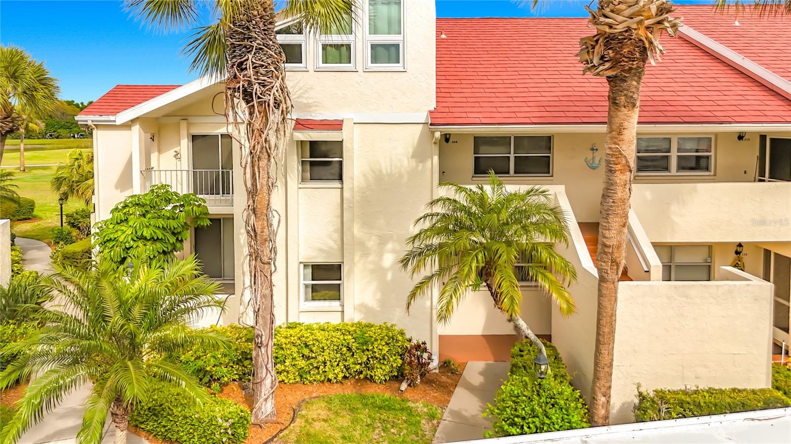 760 Village Circle, FL