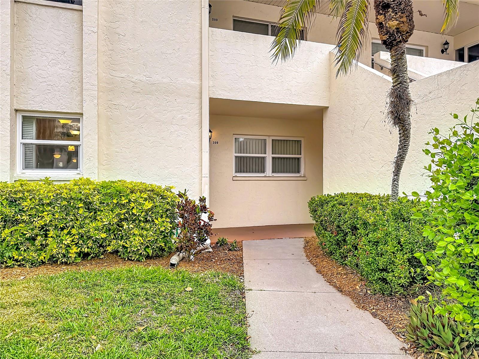 760 Village Circle, FL