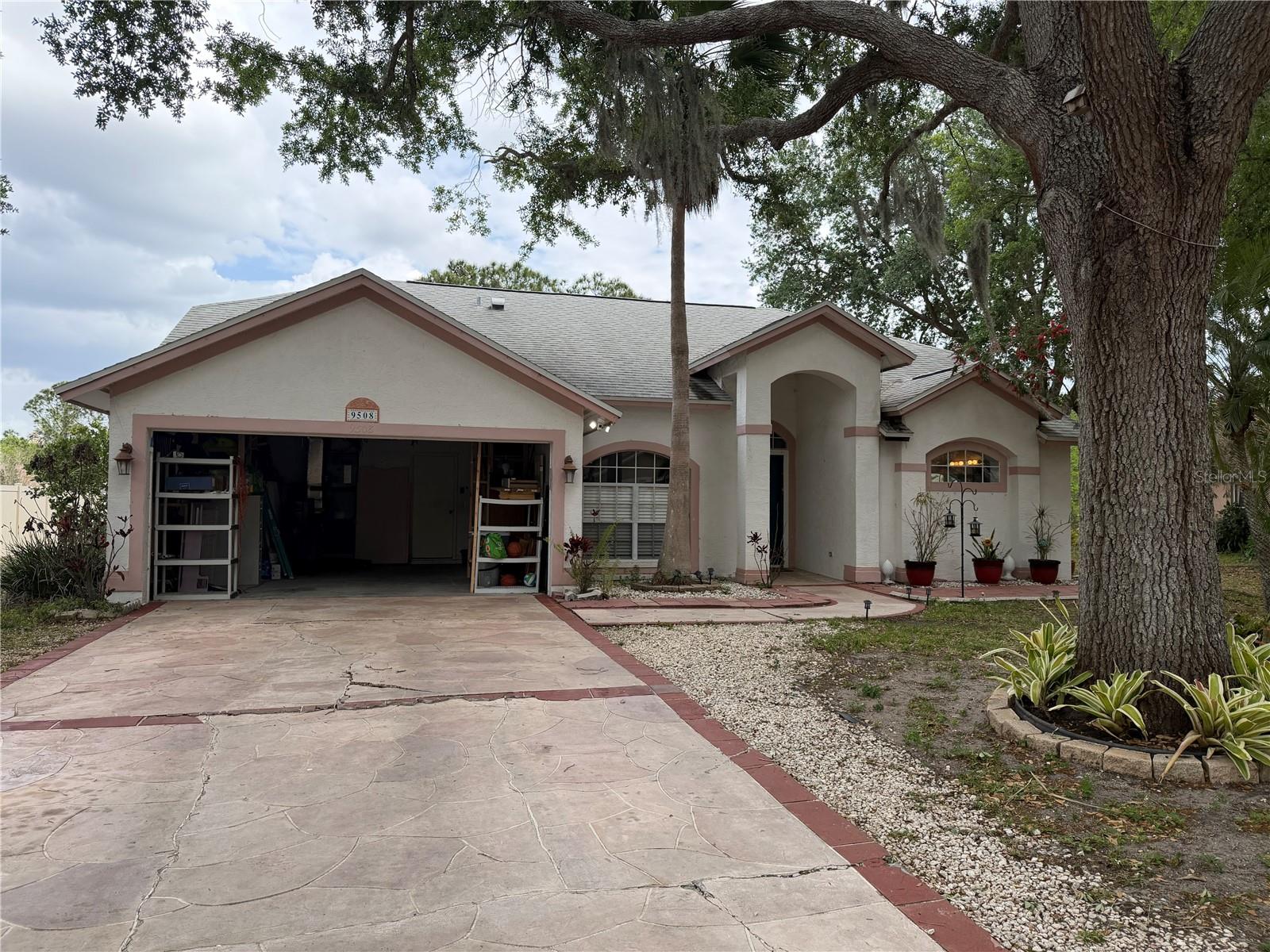 9508 Glenpointe Drive, FL