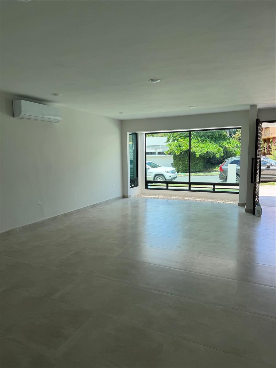 1704 Crisantemo, PR