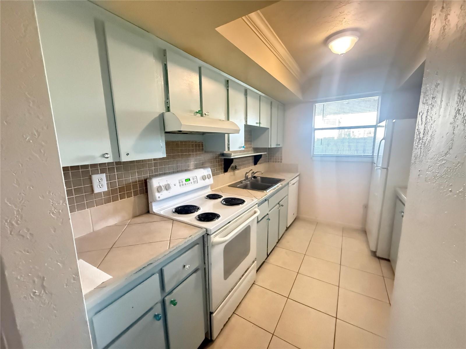870 Village Lake Terrace, FL