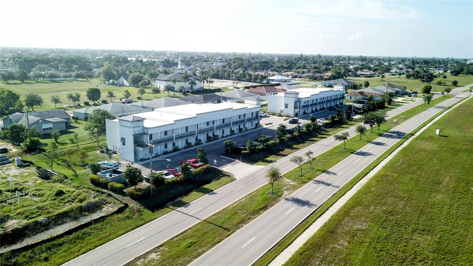 907 Skyline Boulevard, FL