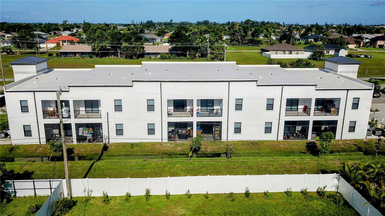 907 Skyline Boulevard, FL