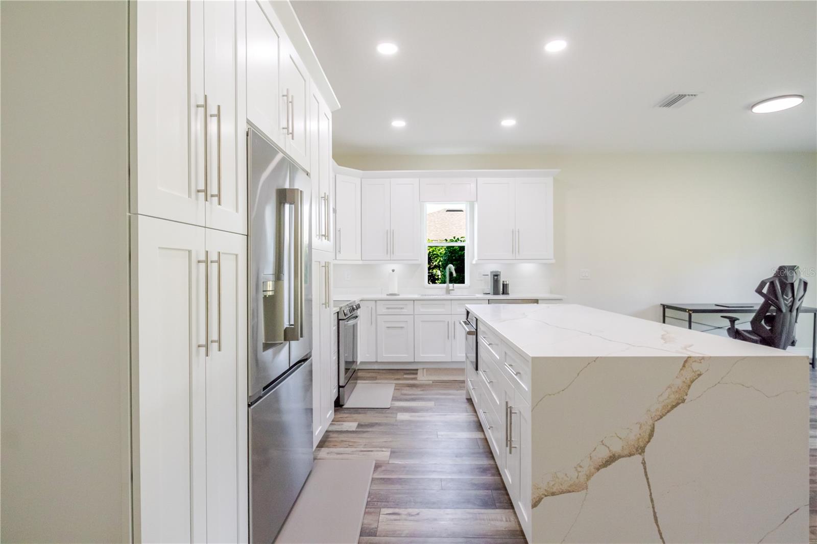 807 Garden Oaks Square, FL