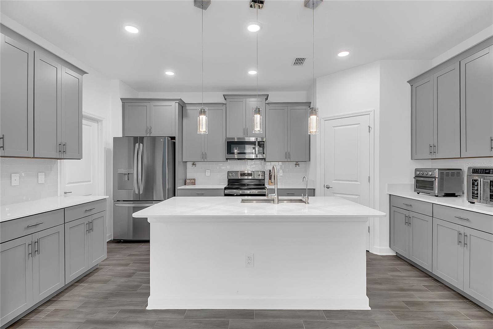 1807 Good Neighbor Loop, FL