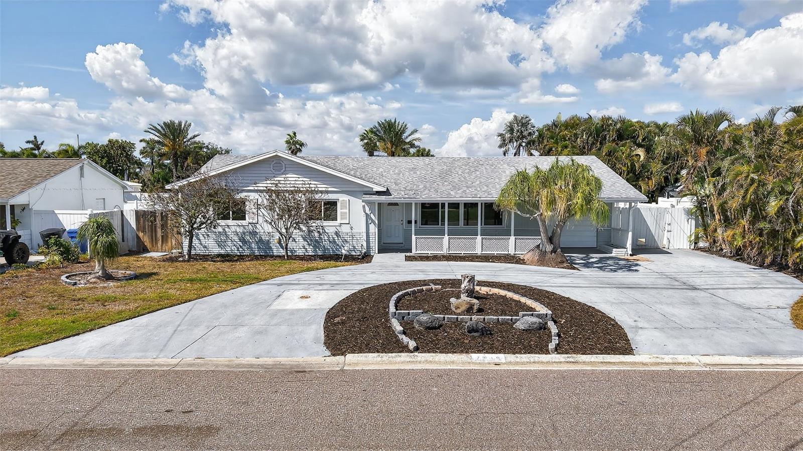 7919 Causeway Boulevard, FL