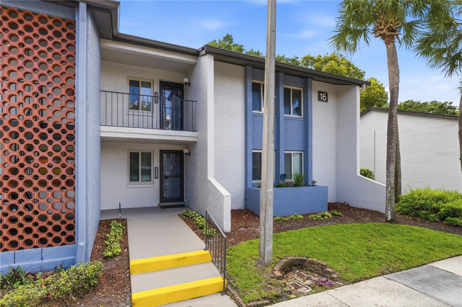 16 Escondido Circle, FL