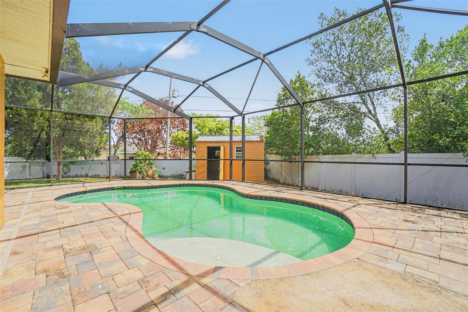 808 Chamberlain Loop, FL
