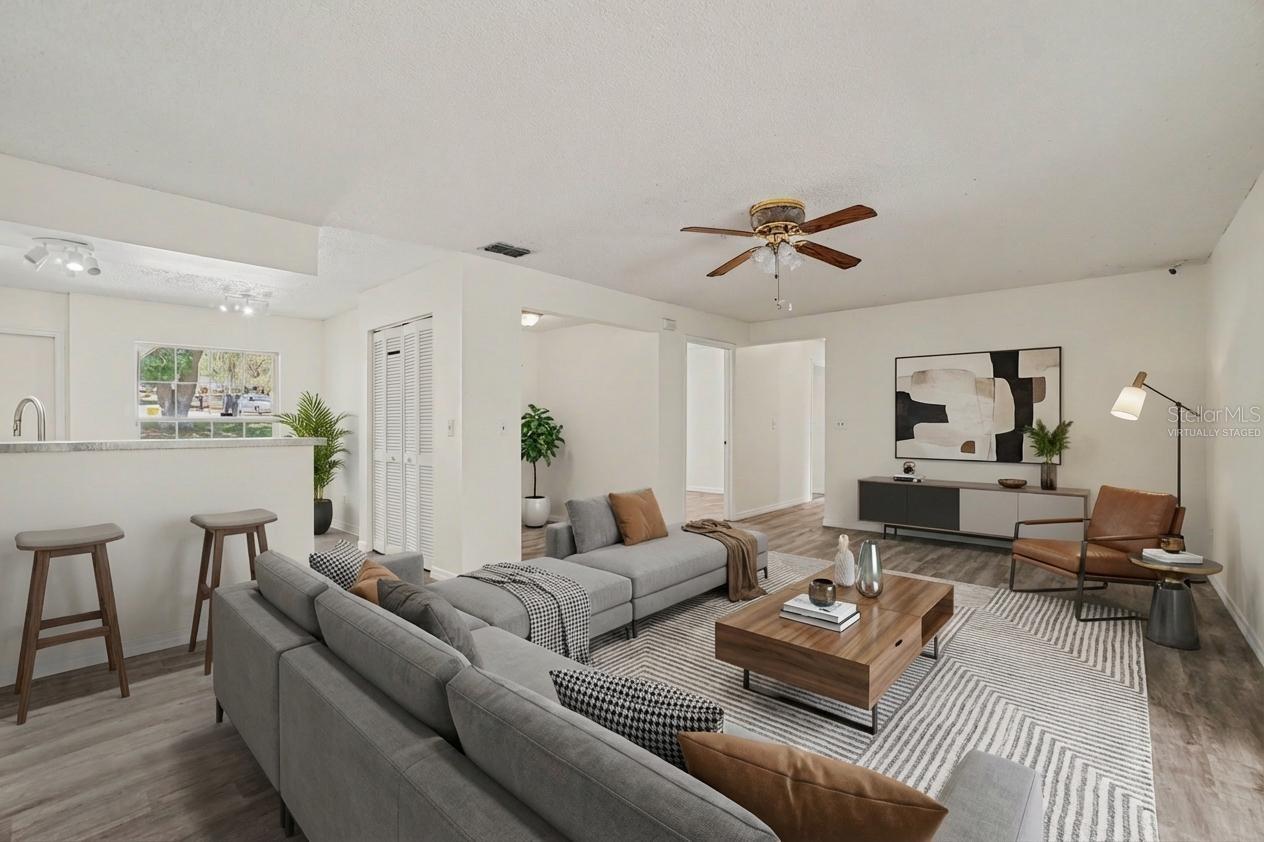 808 Chamberlain Loop, FL