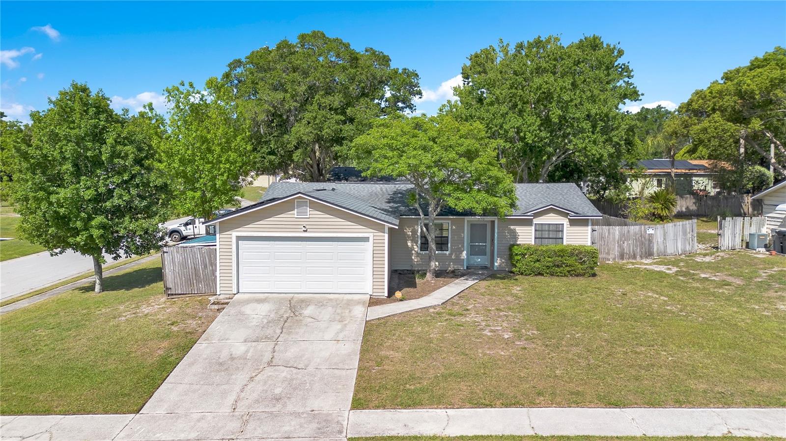 370 Lake Avenue, FL