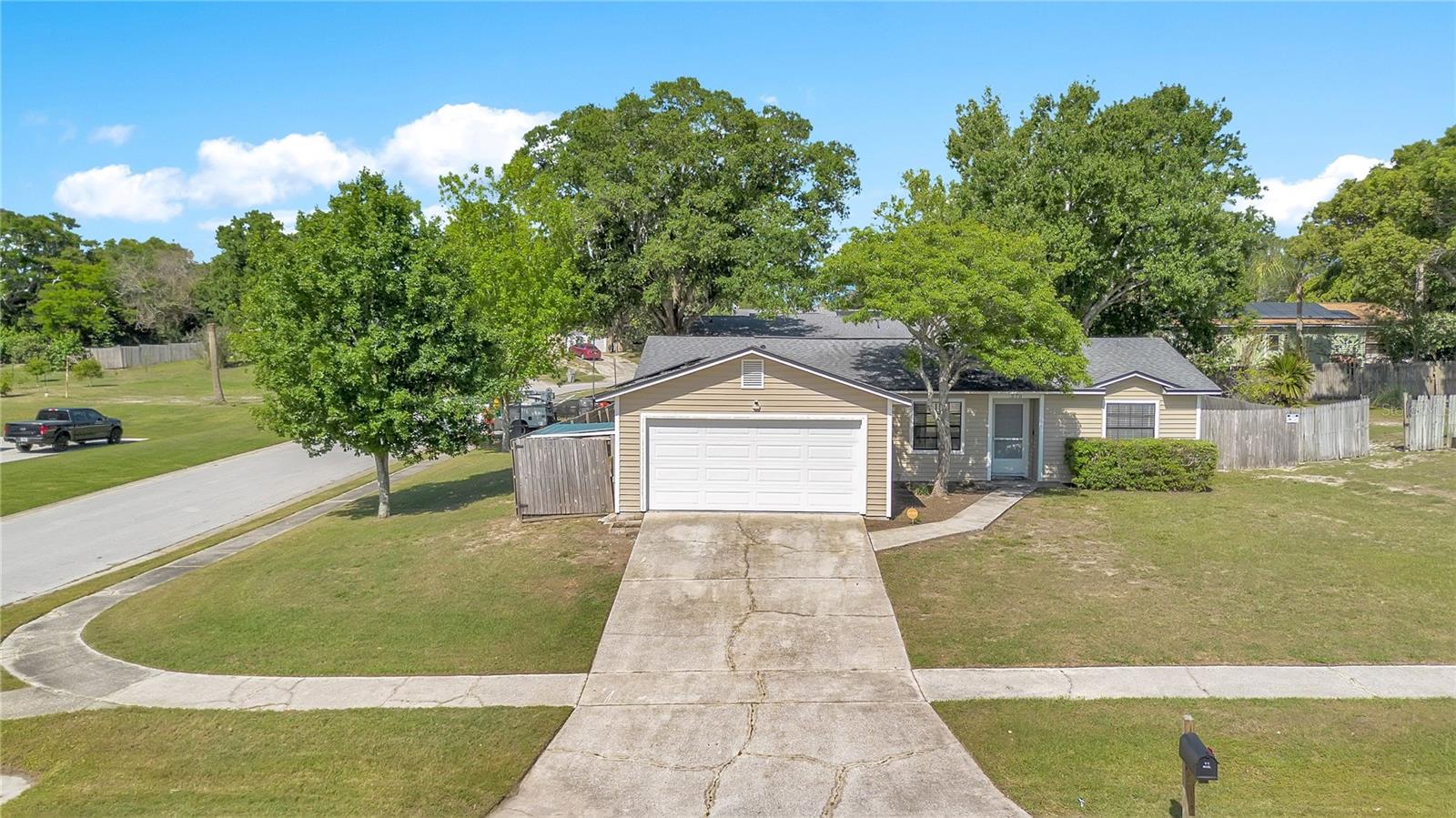 370 Lake Avenue, FL