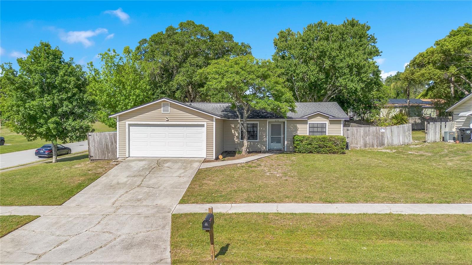 370 Lake Avenue, FL