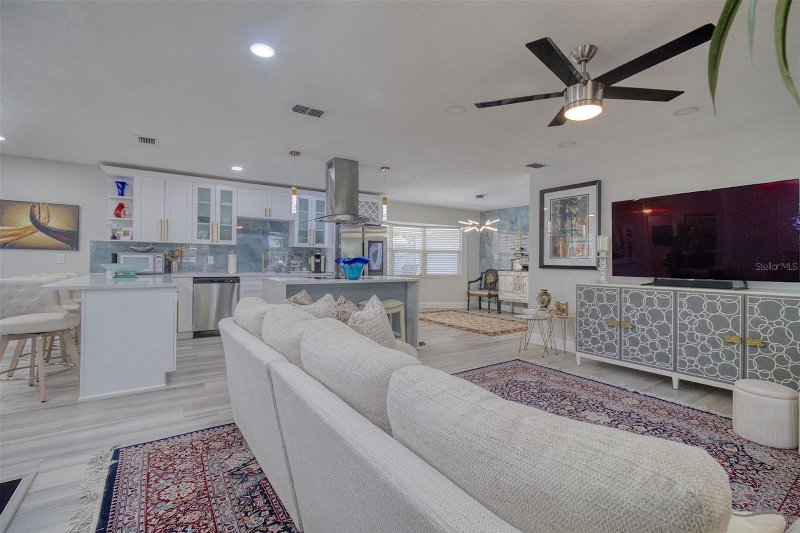 1871 Del Robles Terrace, FL