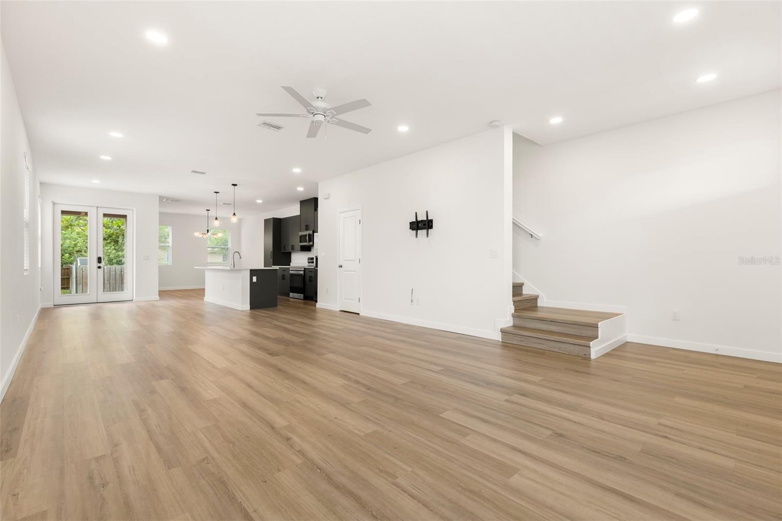 210 Columbus Drive, FL