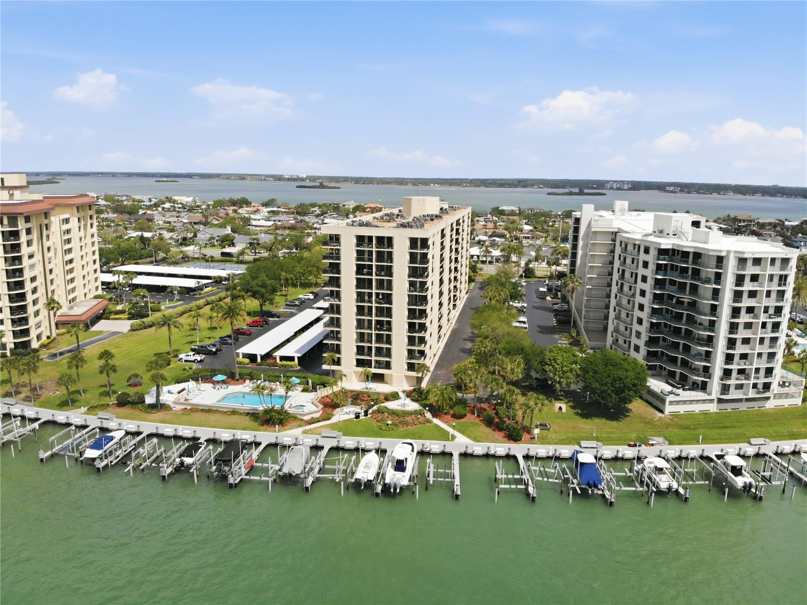 690 Island Way, FL