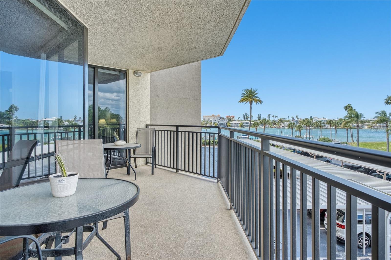 690 Island Way, FL
