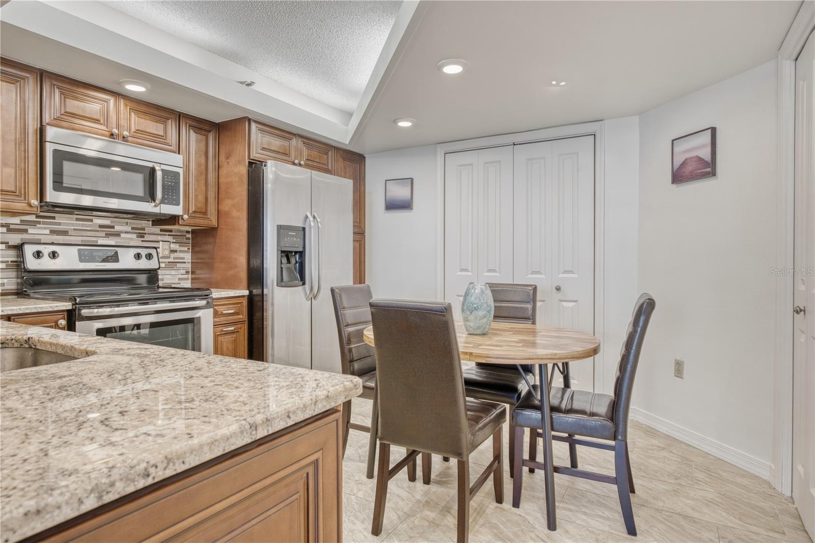 690 Island Way, FL